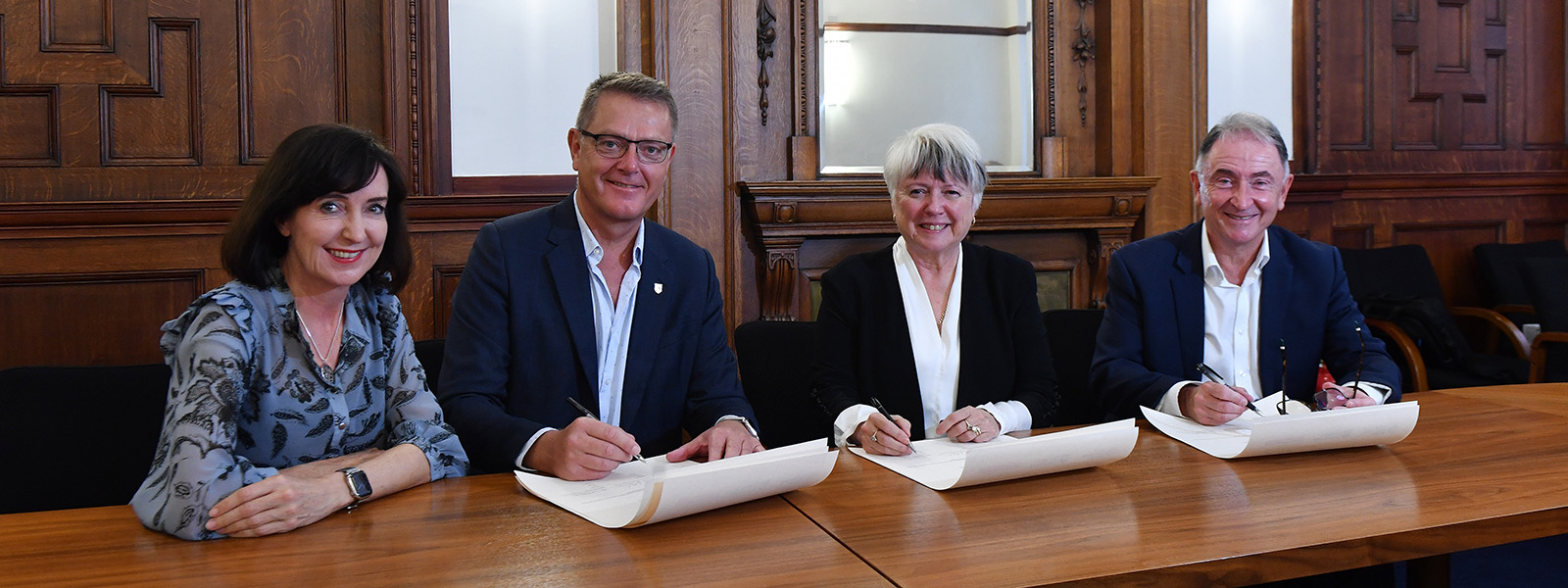 The official signatories of the MoU between Strathclyde and Flinders University & BAE Systems