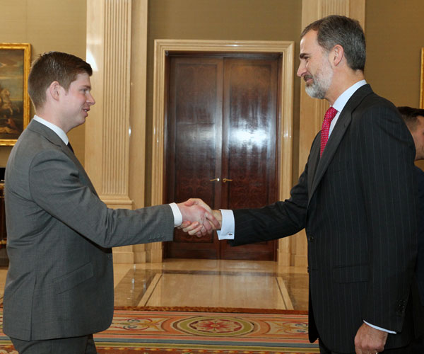 Andrew Sweeny meeting the King of Spain, shaking hands in the Royal Palace
