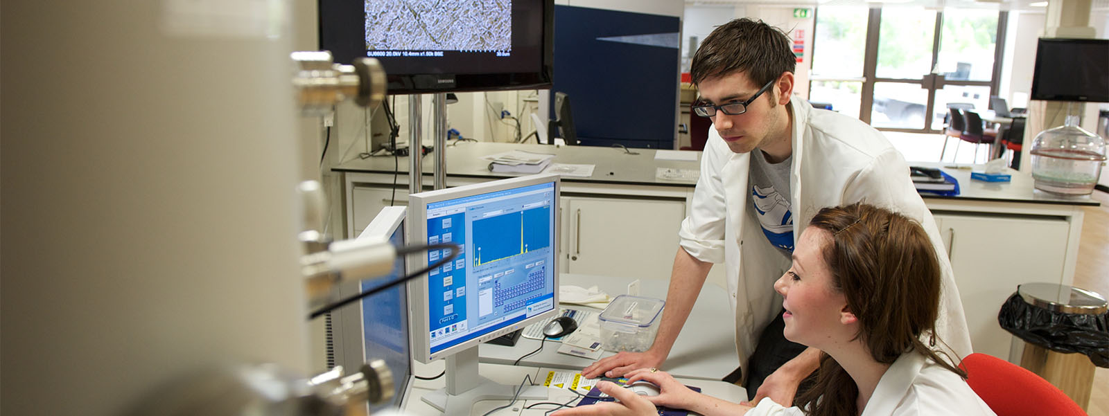 Students in the Advanced Materials Research Laboratory