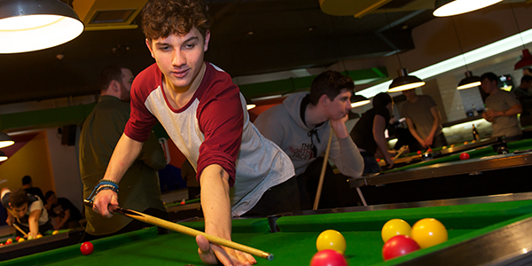 Students playing pool in the University of Strathclyde Students' Union