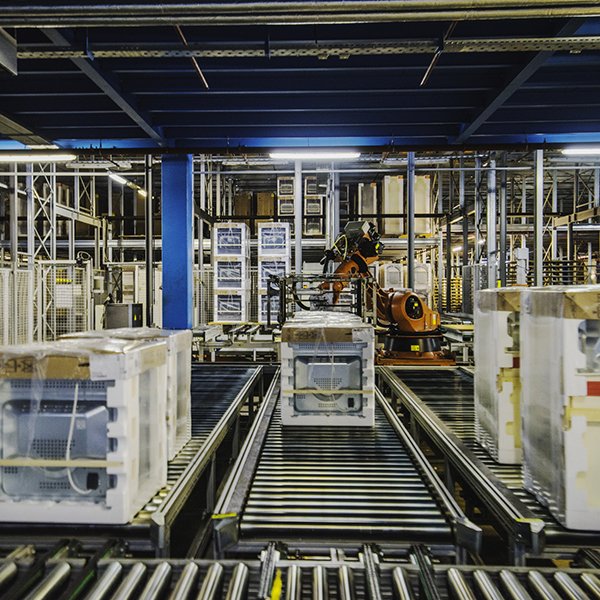 Assembly line with conveyor belt and robotic arms