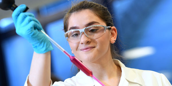 chemistry student 600x300