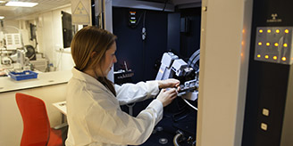 Researcher carries out diffraction analysis.