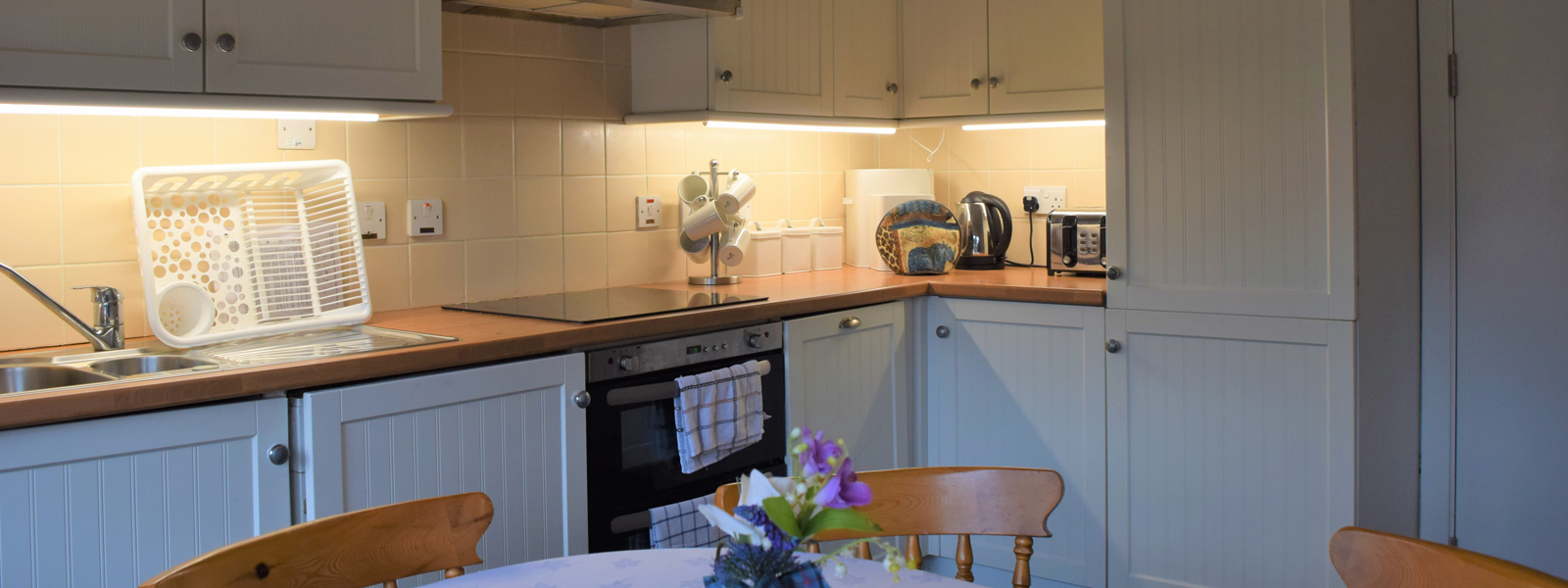 Ross Priory Lochside Cottage kitchen 