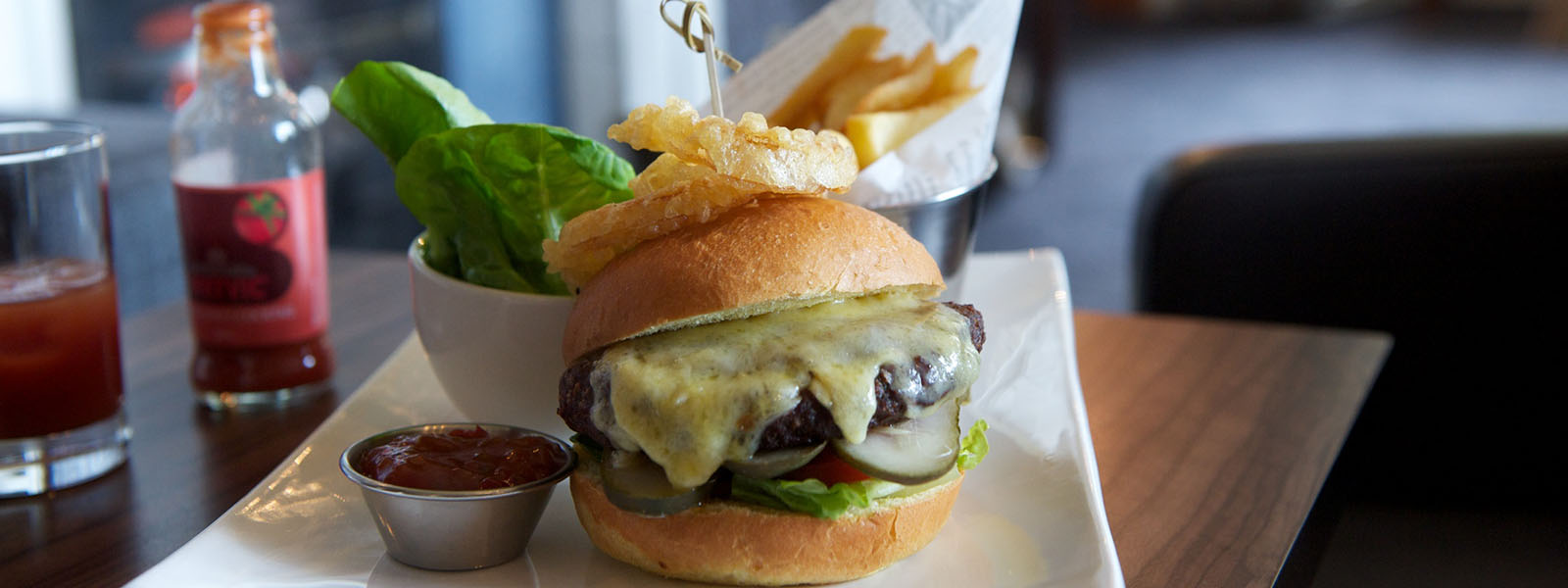 Cheeseburger and chips