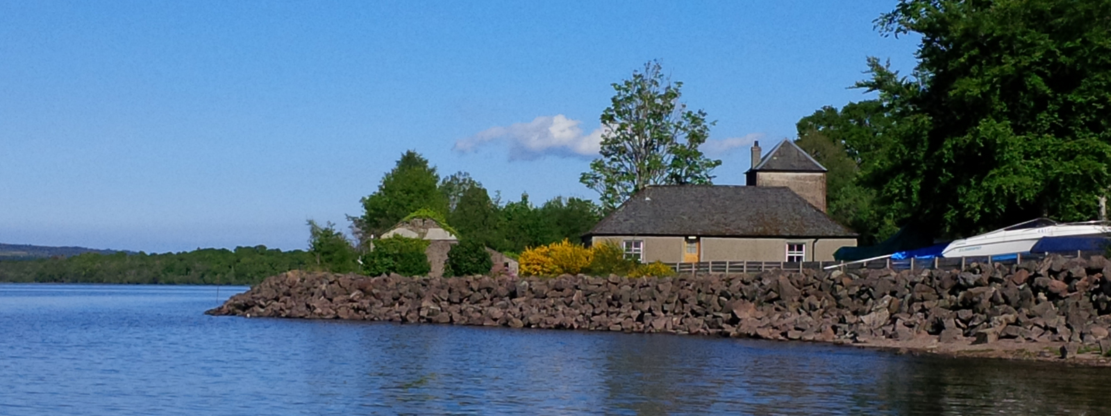 Exterior of Ross Priory Lochside Cottage 