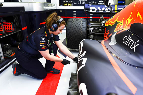 Fiona McEwan working on a F1 car.