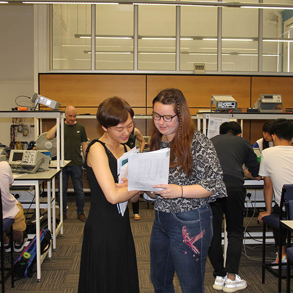 Yilan Xiao working with another student in lab