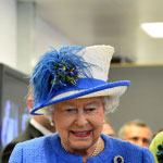 Professor Alastair Florence shows The Queen and Angela Constance, Minister of Education & Lifelong Learning around the CMAC laboratories.