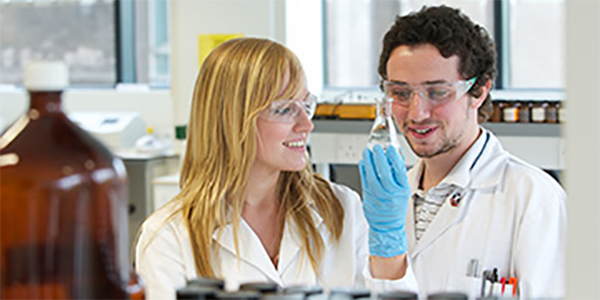 SIPBS students in a lab