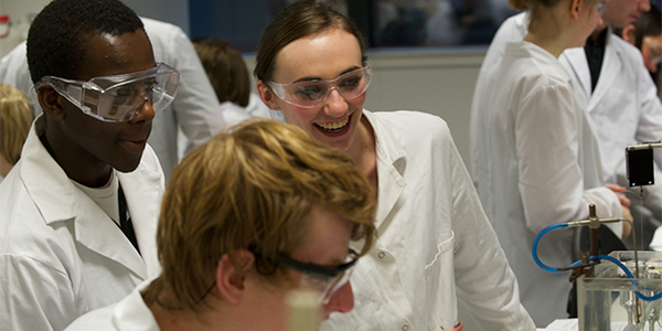 SIPBS students in lab