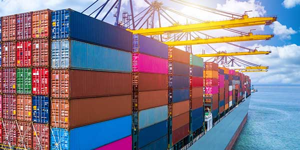 Container ship unloading in deep sea port