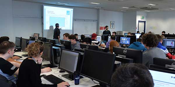 Students in the Hendry Dyer Laboratory.