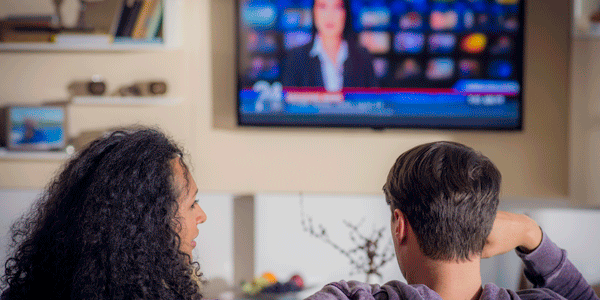 Couple watching television,600x300