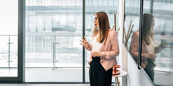 Woman presenting at a screen