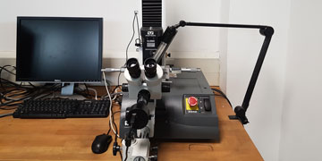 Front view of the Instron tensile tester set up for microbond interfacial testing