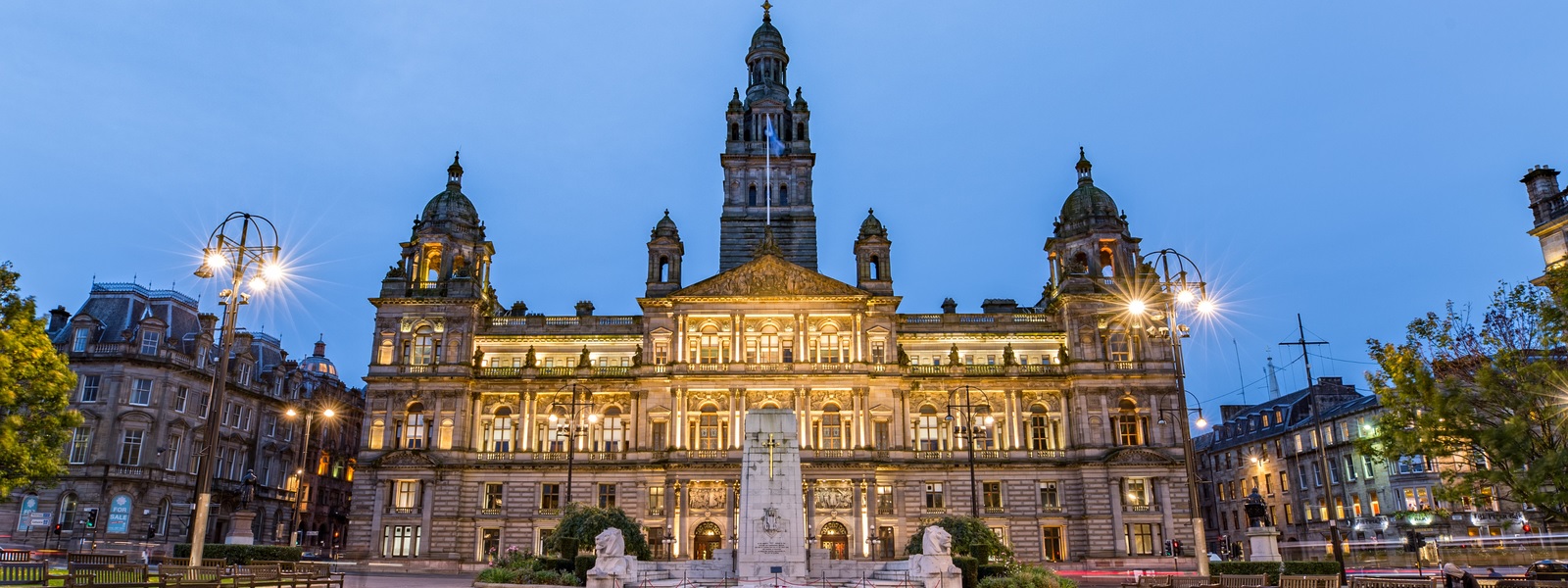 Glasgow City Chambers at night