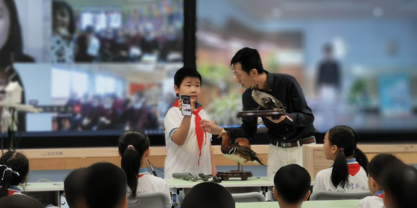 Chinese students share their learning with Scottish students